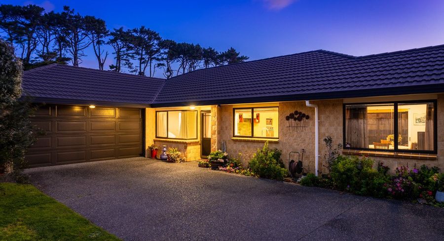 at 130 Weggery Drive, Waikanae Beach, Waikanae