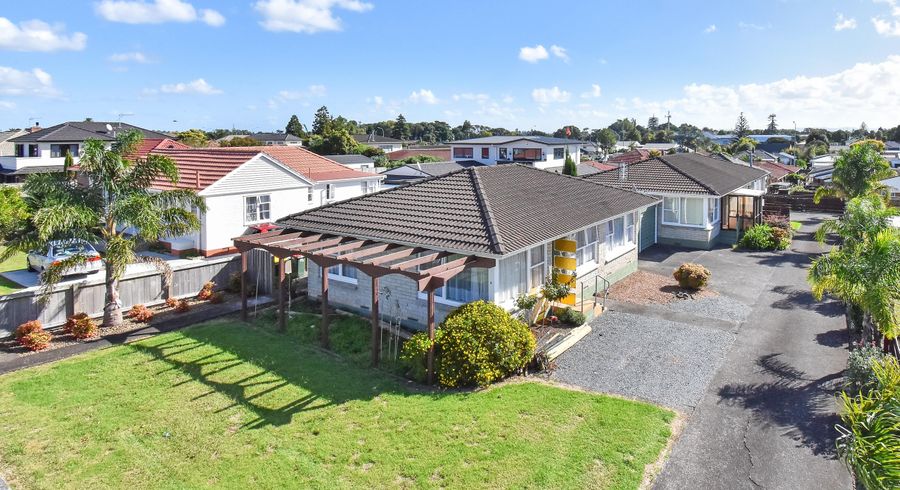  at 2/80 Rangitoto Road, Papatoetoe, Auckland