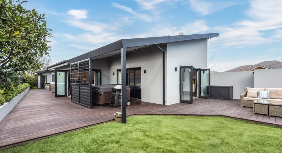  at 14 Willowview Drive, Redwood, Christchurch