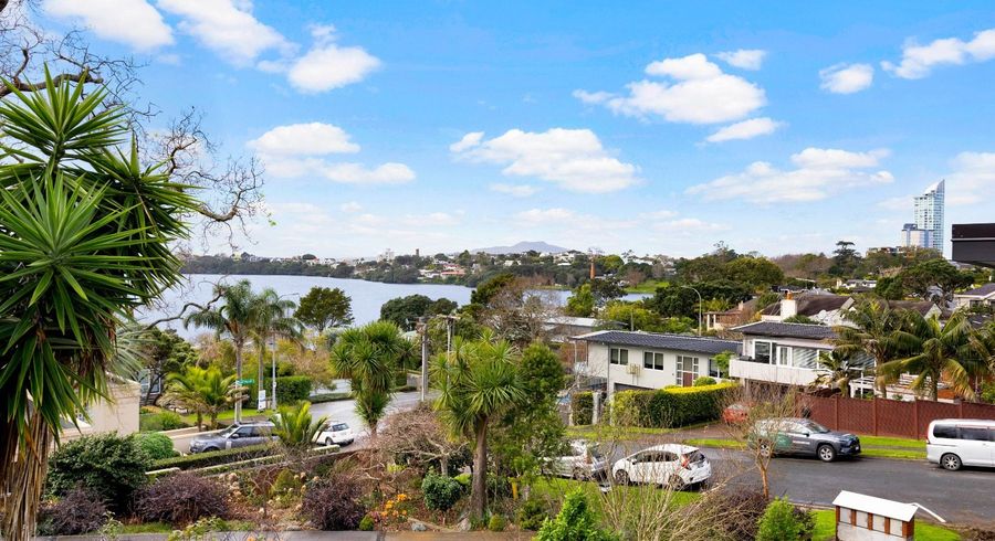  at 2/14 Rangitira Avenue, Takapuna, Auckland