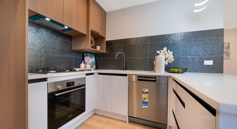  at 2/12 Chaucer Place, Blockhouse Bay, Auckland City, Auckland