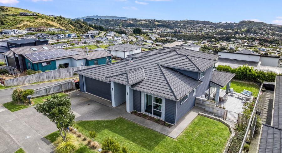  at 105 Endeavour Drive, Whitby, Porirua