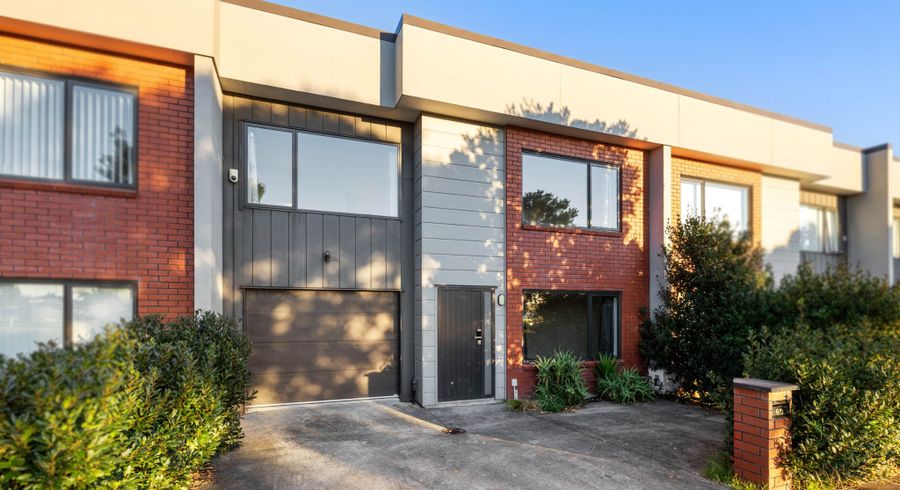  at 60 Bordeaux Parade, Te Atatu South, Waitakere City, Auckland