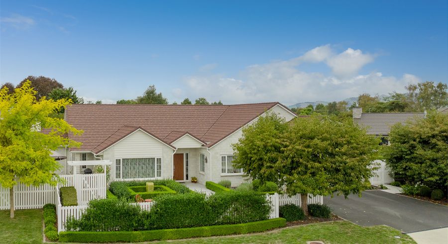  at 16 Shadbolt Drive, Leamington, Cambridge