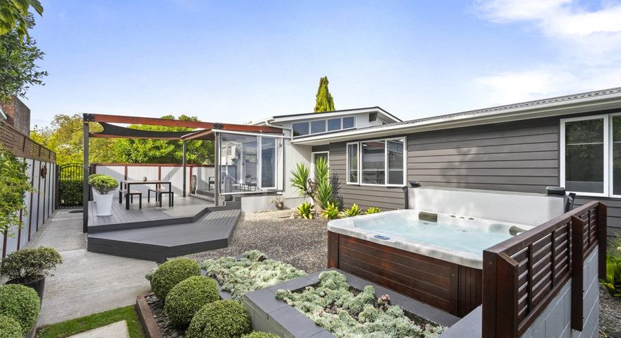  at 10 Wikiriwhi Crescent, Awapuni, Palmerston North