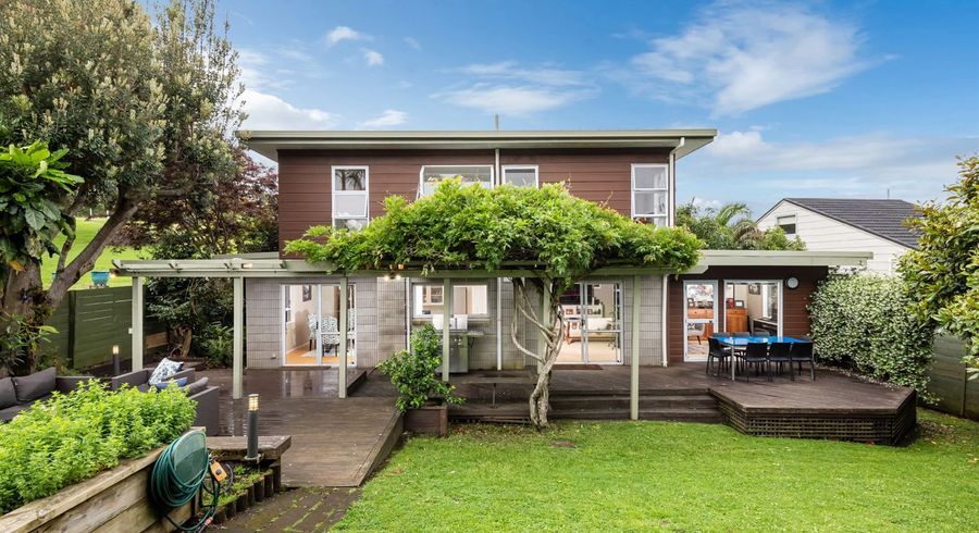 at 3 Augusta Place, Forrest Hill, Auckland