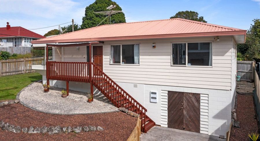  at 2/178 Lake Road, Northcote, Auckland