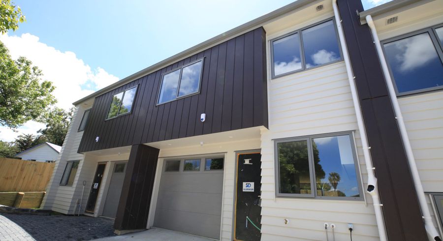  at 2/6 Buisson Glade, West Harbour, Waitakere City, Auckland