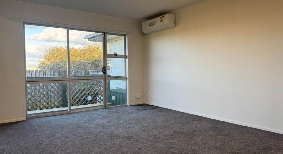  at 2/370 Triangle Road, Henderson, Waitakere City, Auckland