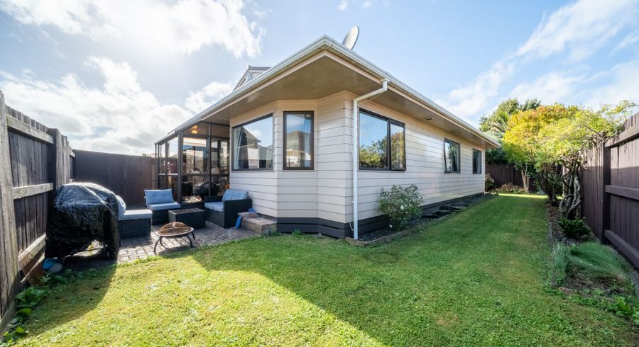  at 2/52 Athlone Crescent, Avalon, Lower Hutt, Wellington