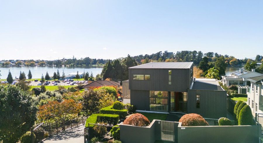  at 142 Lake Crescent, Hamilton Lake, Hamilton, Waikato