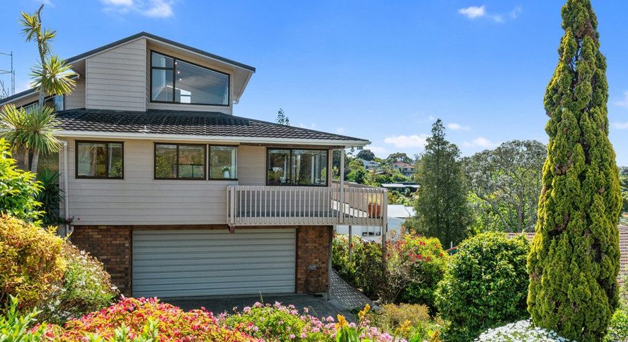  at 852 Beach Road, Waiake, Auckland