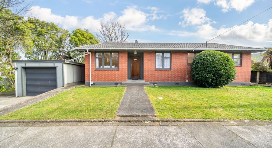  at 10 Vista Crescent, Maoribank, Upper Hutt, Wellington