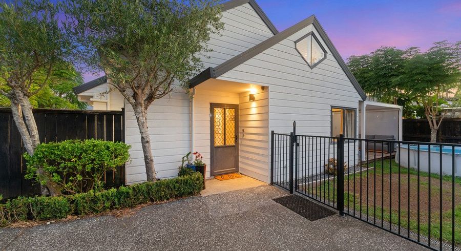  at 2/8 Phillip Parade, Forrest Hill, North Shore City, Auckland