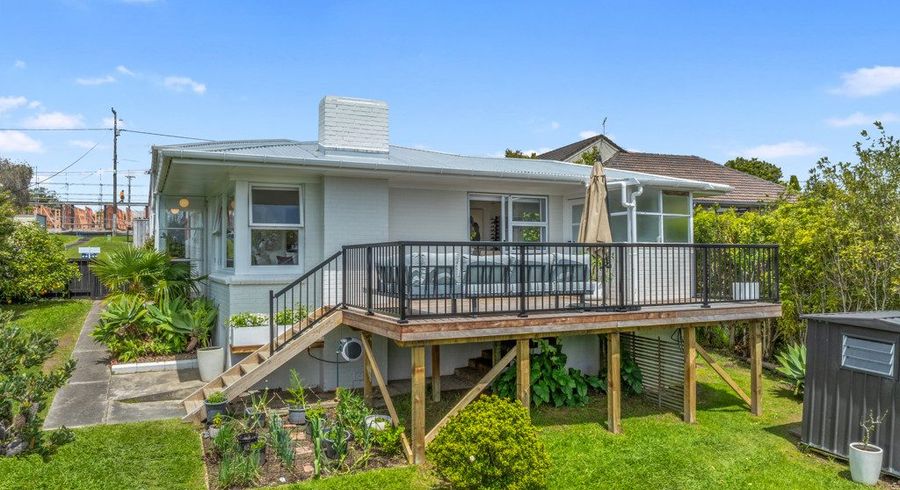  at 3/619 Beach Road, Rothesay Bay, North Shore City, Auckland