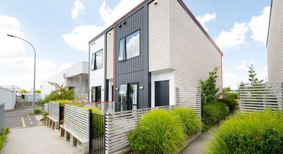  at 2/1 Vialou Street, Hamilton City Central, Hamilton, Waikato