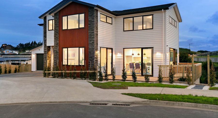  at 8 Caldwell Place, Pinehill, Auckland