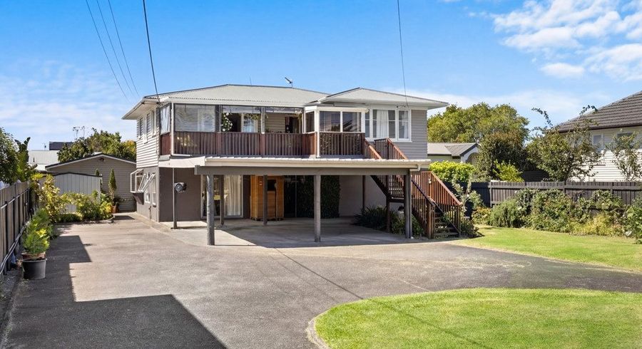  at 9 Stokes Avenue, Te Atatu Peninsula, Waitakere City, Auckland