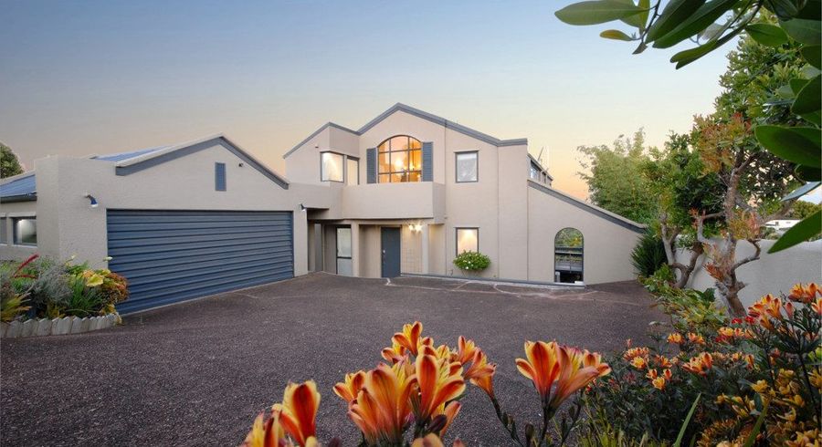  at 11 Wilmington Place, Forrest Hill, Auckland