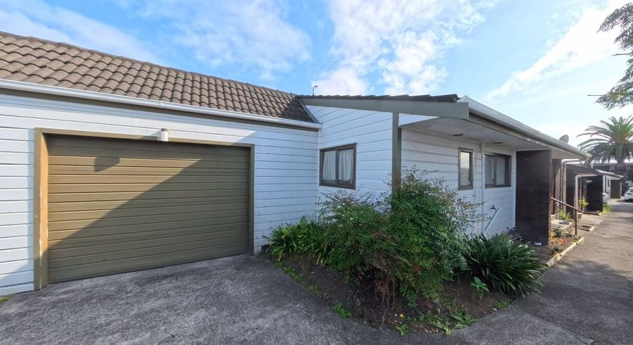  at 2/21 Northall Road, New Lynn, Waitakere City, Auckland