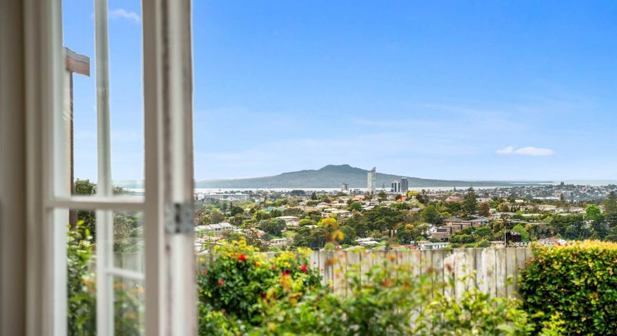  at 2/349 Glenfield Road, Glenfield, North Shore City, Auckland