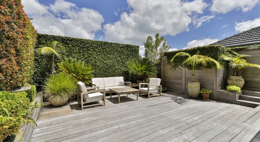  at 2/12 Bella Vista Road, Herne Bay, Auckland