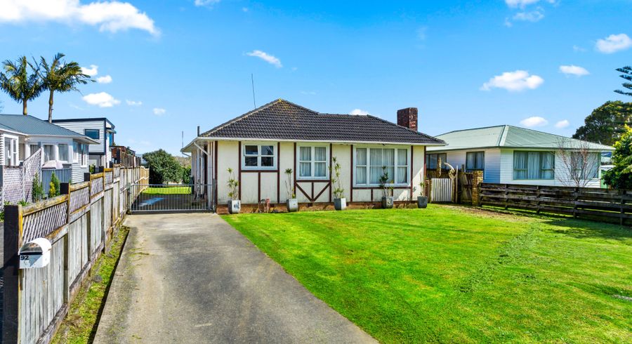  at 92 Gloria Avenue, Te Atatu Peninsula, Auckland