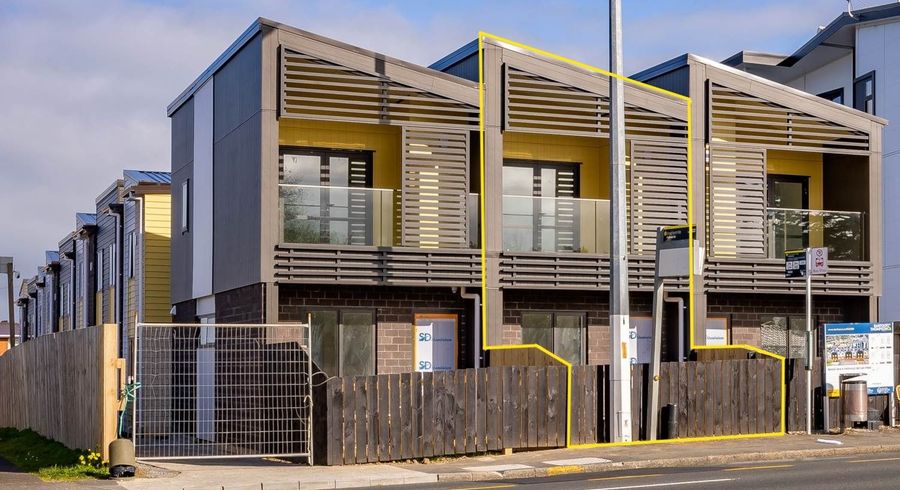  at 2/3226 Great North Road, New Lynn, Waitakere City, Auckland