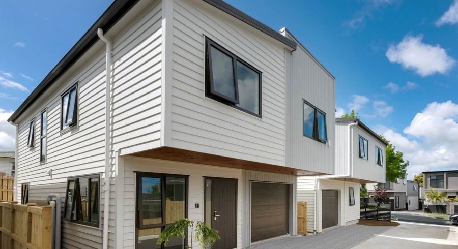  at 2/7 Edgar Pearce Place, Howick, Manukau City, Auckland