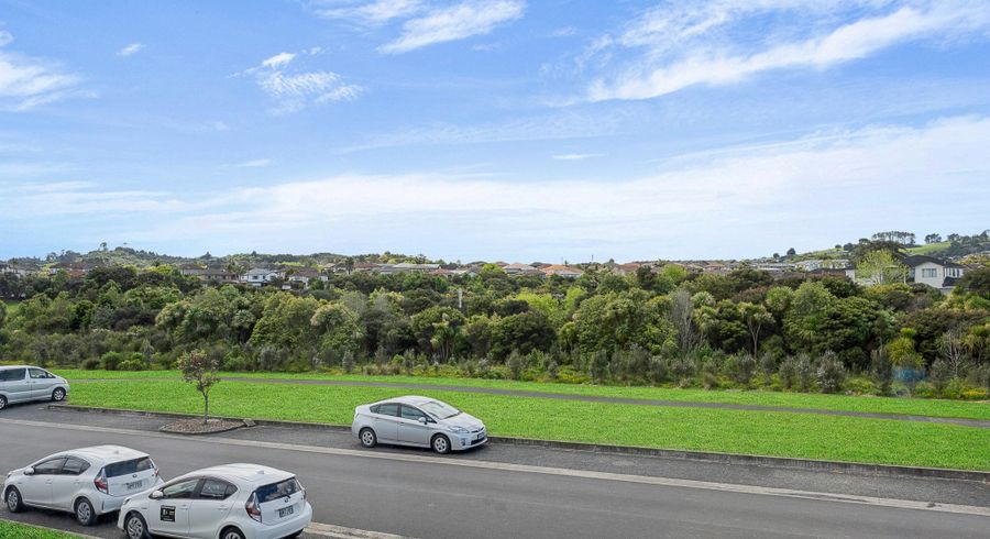  at 20 Flintridge Drive, Flat Bush, Auckland