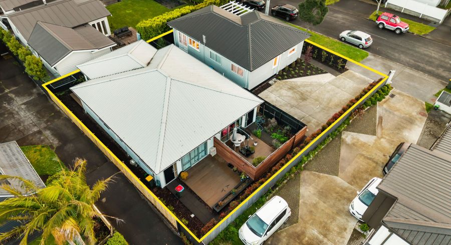  at 111 Kiwi Road, Point Chevalier, Auckland City, Auckland