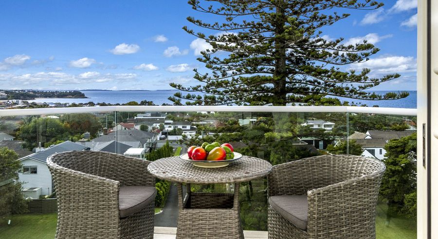  at 4/90 Kitchener Road, Milford, Auckland