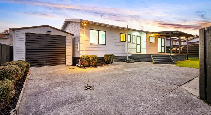  at 2/4 Fiesta Drive, Half Moon Bay, Manukau City, Auckland
