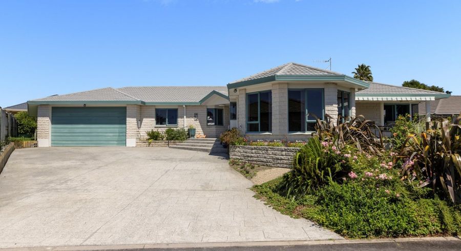  at 4 Burnt Oak Drive, Pyes Pa, Tauranga