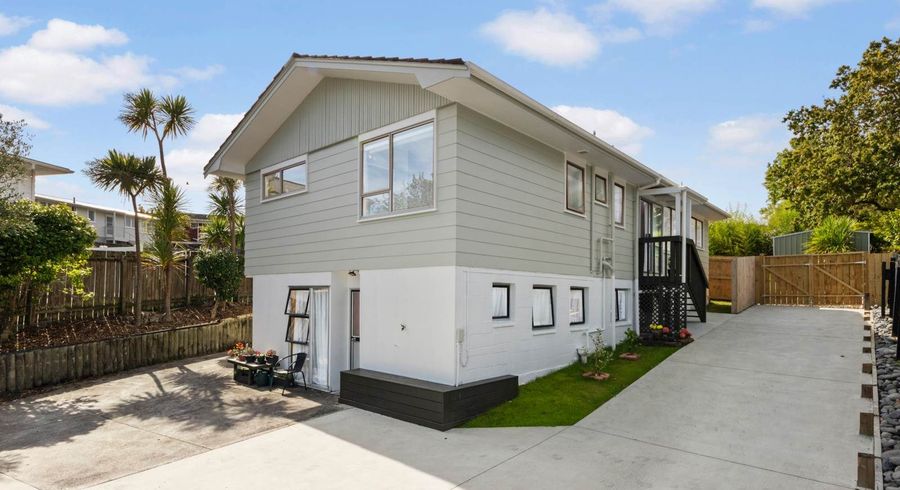  at 6 Waari Avenue, Sunnyvale, Waitakere City, Auckland