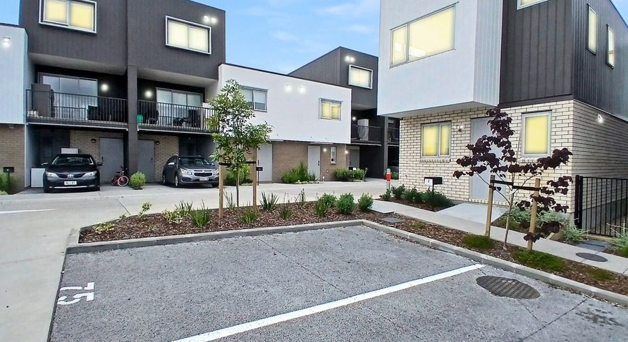  at 10 Ngae Place, Mangere East, Auckland