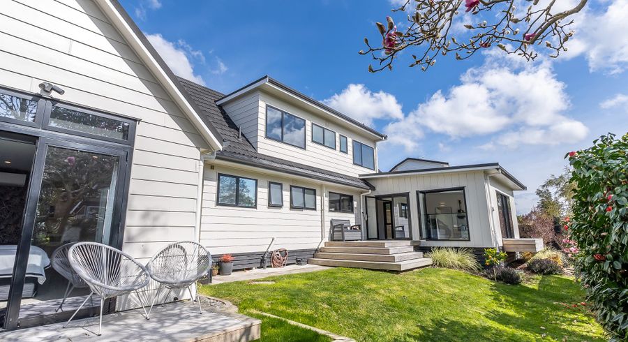  at 77 Gilbass Avenue, Hamilton Lake, Hamilton