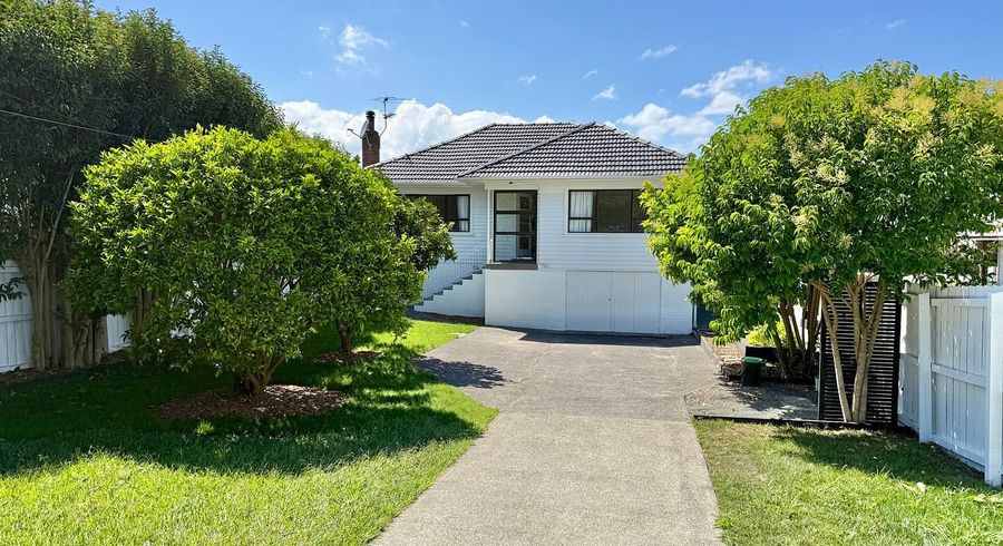  at 32 Rosier Road, Glen Eden, Waitakere City, Auckland