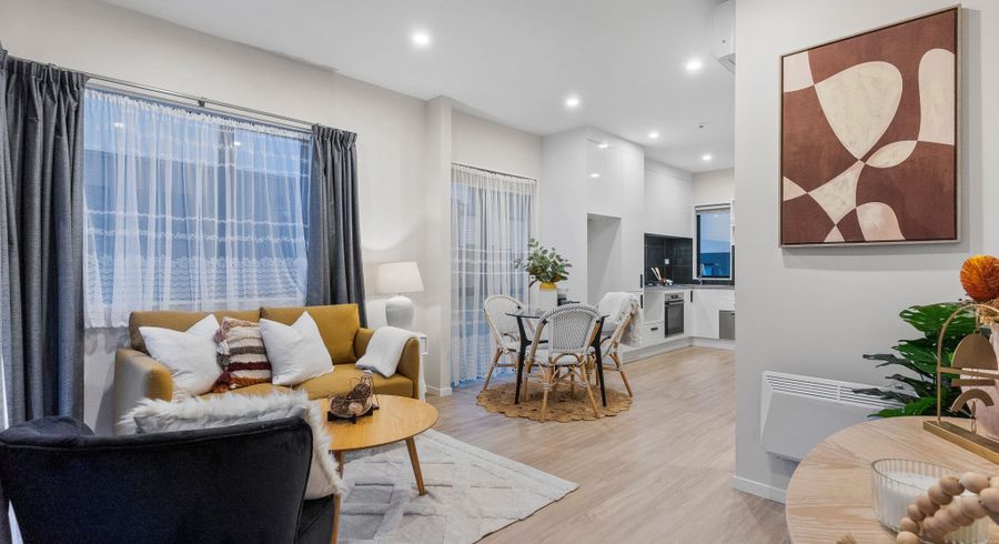  at 2/80 Ruawai Road, Mount Wellington, Auckland