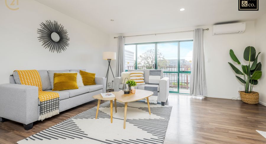  at 2/1 Briar Way, New Lynn, Auckland