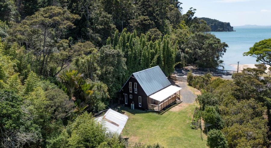  at 1 Sandys Parade, Laingholm, Auckland