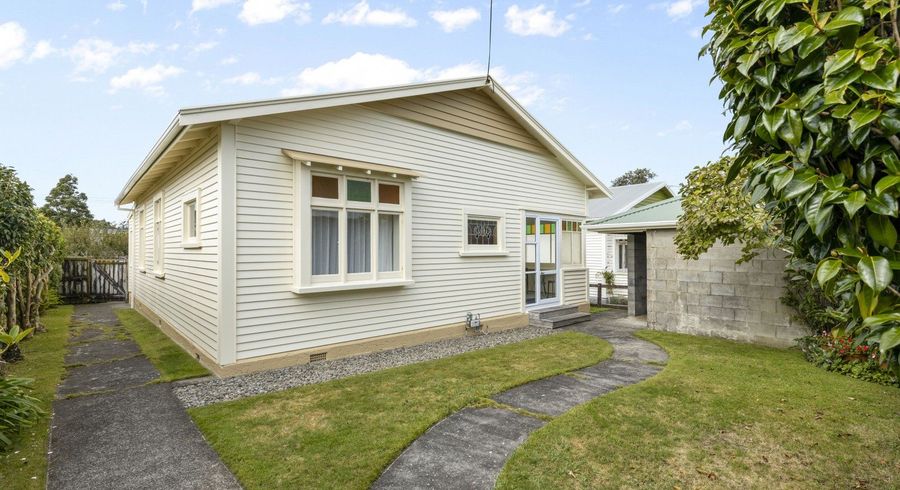  at 23 Paynters Avenue, Strandon, New Plymouth