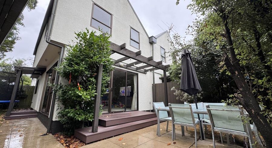  at 2/35 Wairakei Street, Greenlane, Auckland