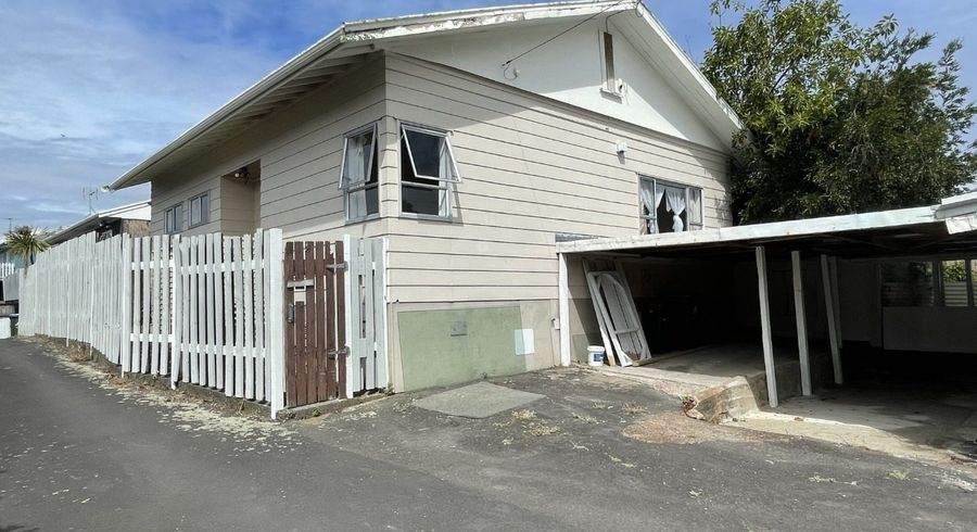  at 2/13 Holly St, Avondale, Auckland City, Auckland
