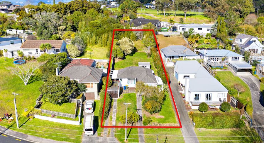 at 10 Alexander Avenue, Torbay, Auckland