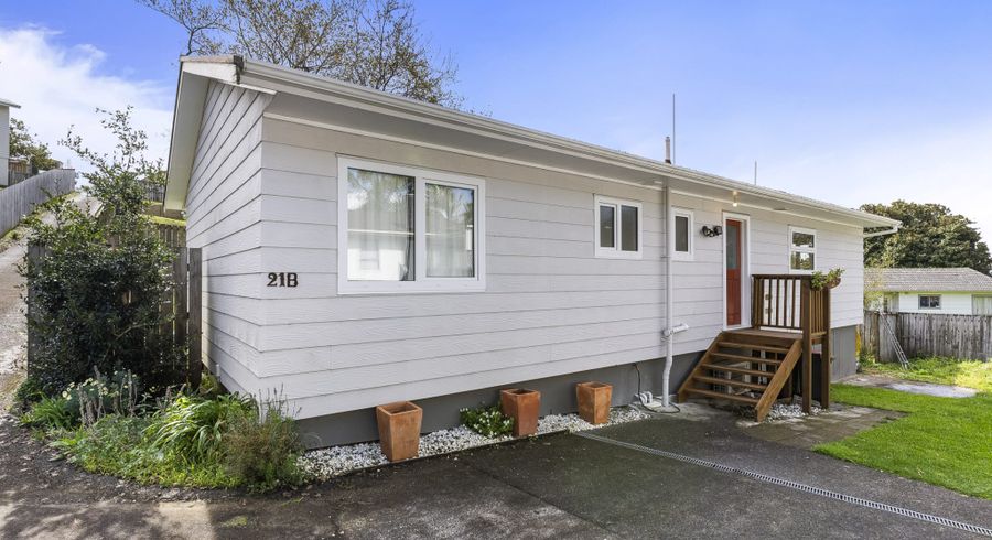  at 2/21 Taurus Crescent, Beach Haven, Auckland