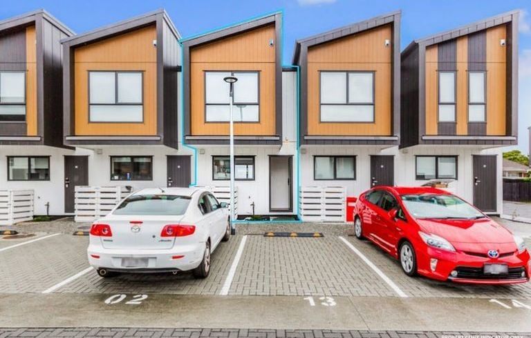  at 17 Red Arches Road, Henderson, Waitakere City, Auckland