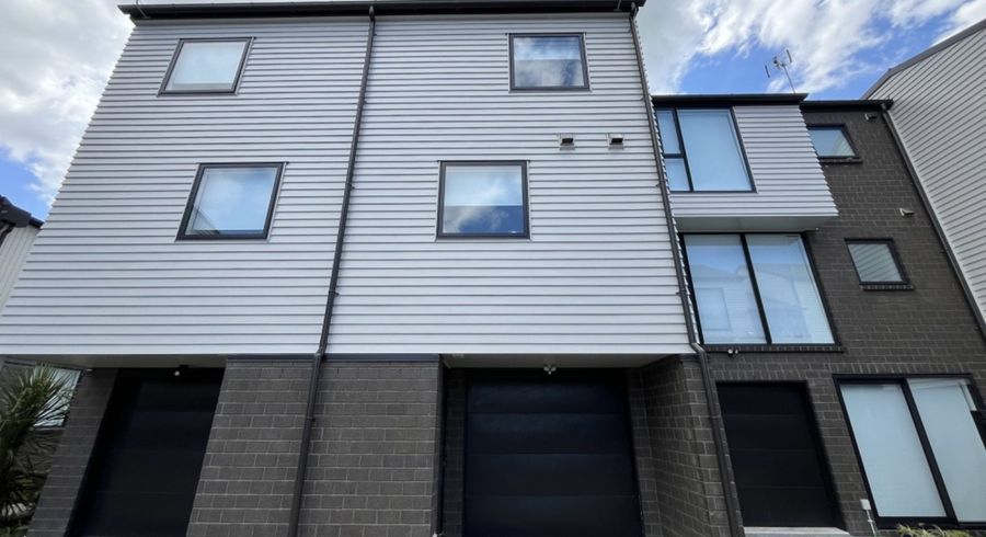  at 8/1 Fruitvale Road, New Lynn, Waitakere City, Auckland