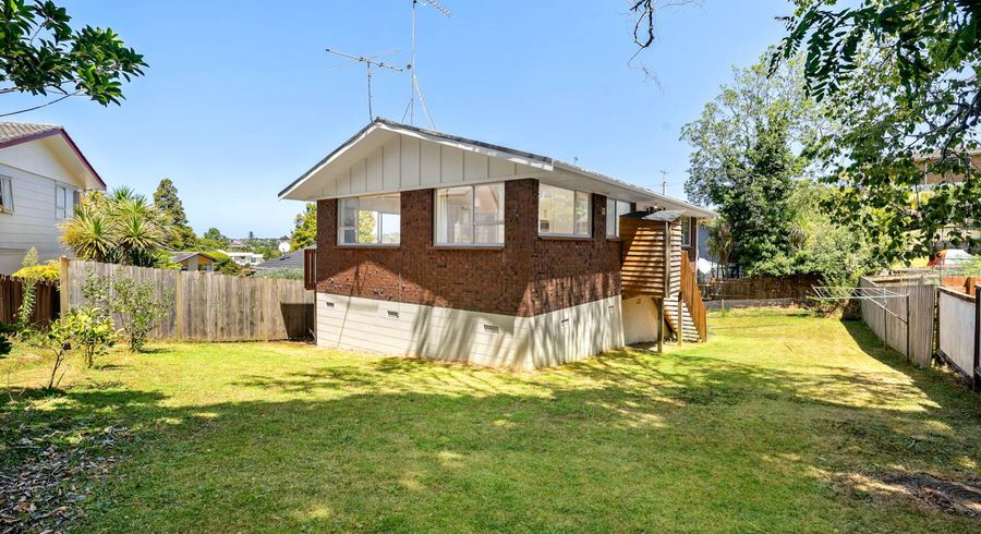  at 2/12 Newstead Avenue, Browns Bay, Auckland