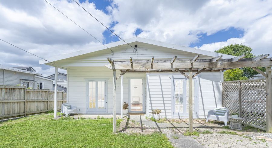  at 3 Queen Mary Avenue, New Lynn, Auckland